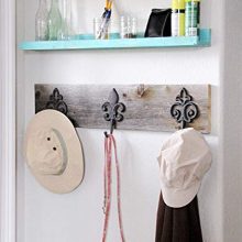 Decorative Rustic Farmhouse Wooden Wall Mounted"Fleur de Lis"