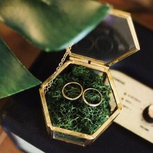 Personalized Simple Moss Jewelry Box – Clear Glass Wedding Ring Holder Box