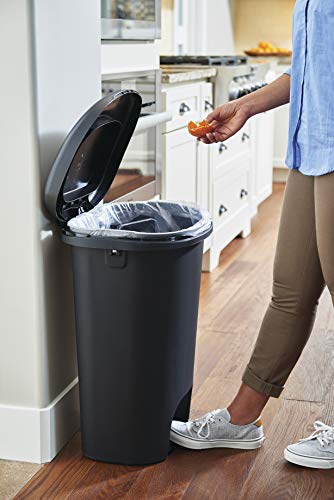 Rubbermaid Step-On Trash Can, 13 Gallon – Hands-Free, Durable, Ideal for Home & Kitchen