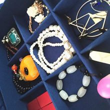 💙 Elegant 2-Layer Jewelry Organizer with Lock: Perfect for Necklaces, Rings & Earrings