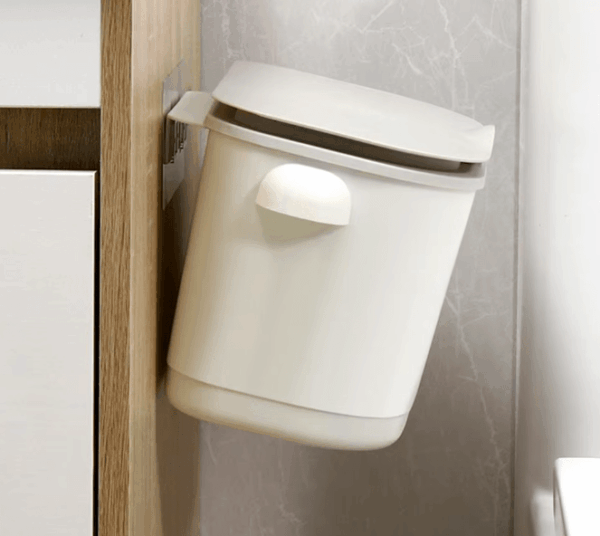 Wall-Mounted Kitchen Compost Bin with Sliding Cover – Perfect for Under-Sink or Cabinet Door Use